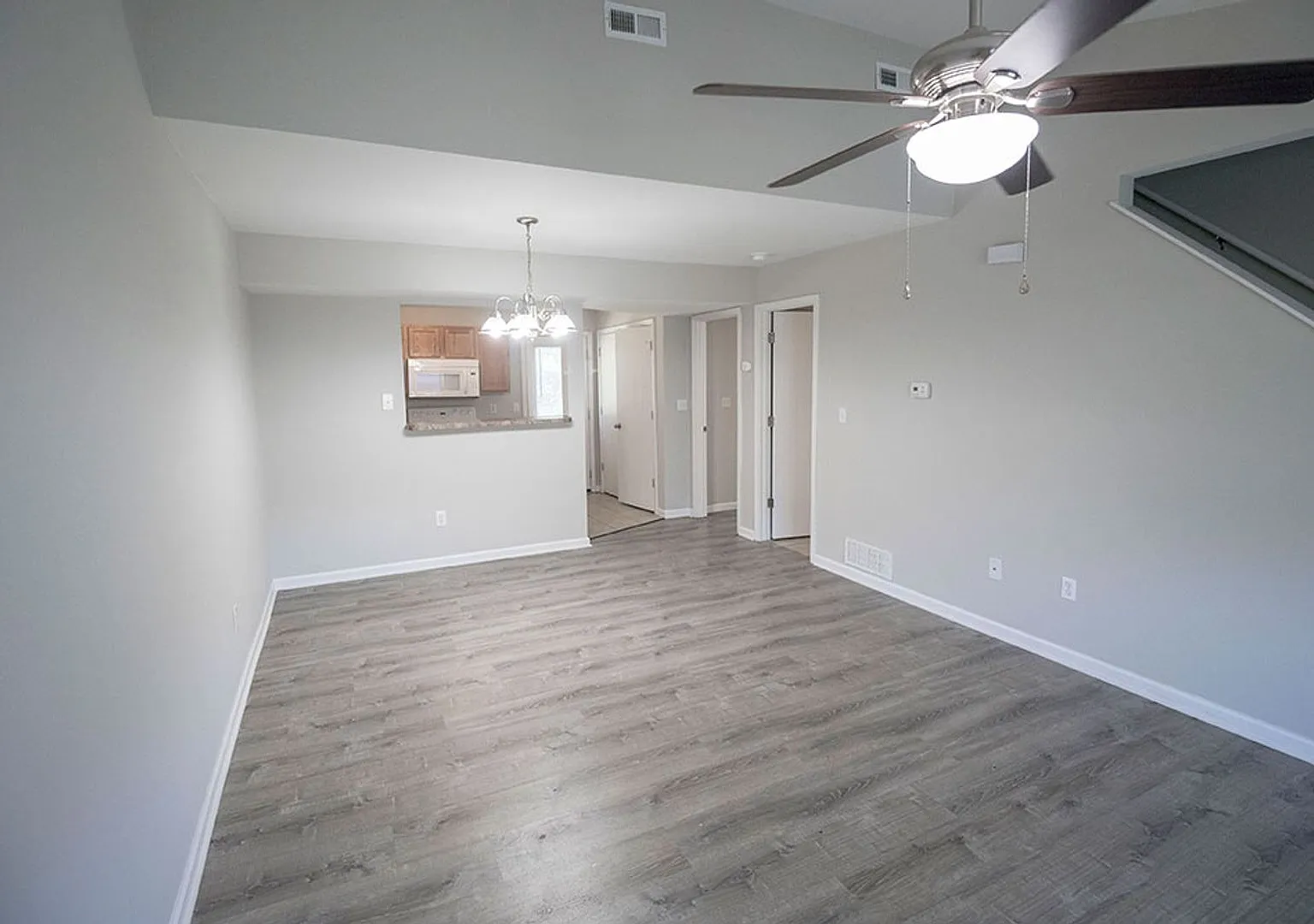 Large 4 bedroom Duplex — Photo 4