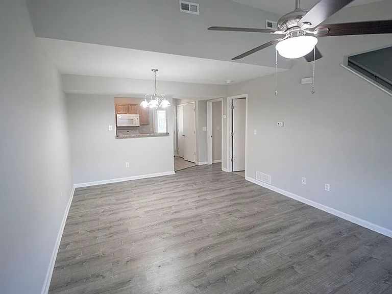 1405 Greensboro Dr — Photo 4