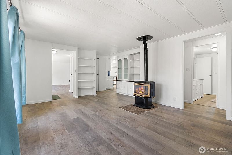 4th image of 1900 Broadway Avenue #11