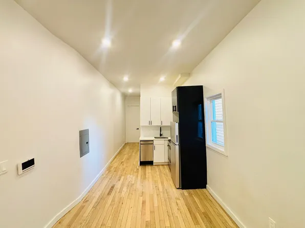 81 Stuyvesant Avenue image 4 of 16