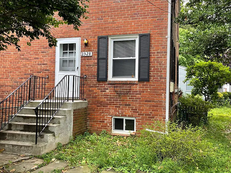 2528 N Winchester St — Photo 1