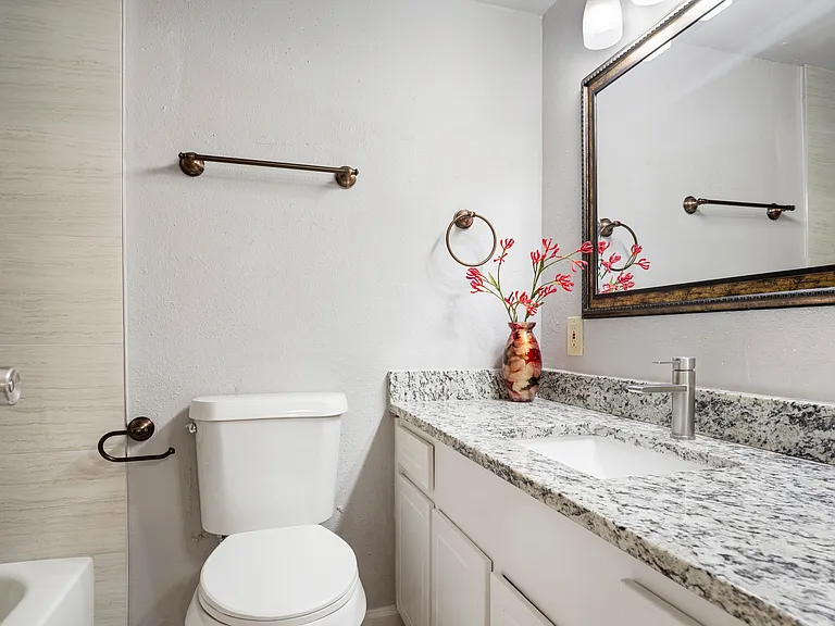 208 Wilshire Dr #208A — Photo 10