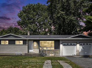 33 Majestic Dr, Ottawa, ON K2G 1C6