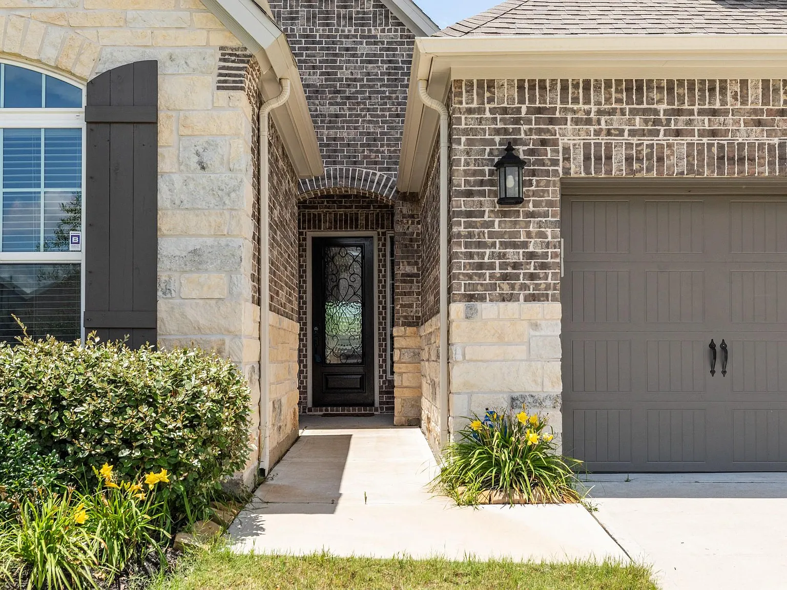 4 bed, 3.0 bath, 2677 sqft, $3,100 — Photo 3