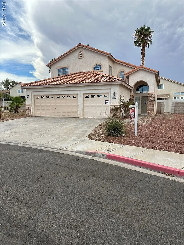 4 bed, 3.0 bath, 1738 sqft, $2,350 — Photo 1