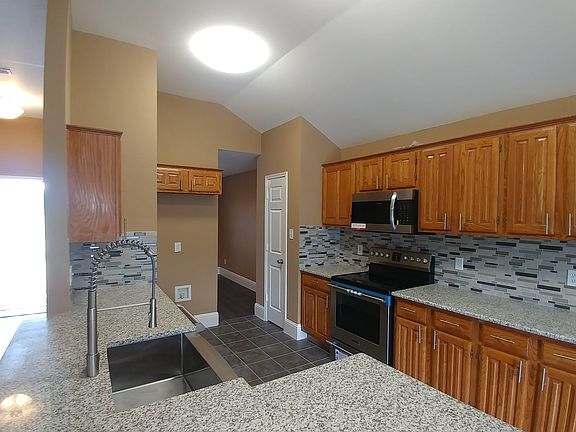 5th image of 3621 Blue Springs Dr