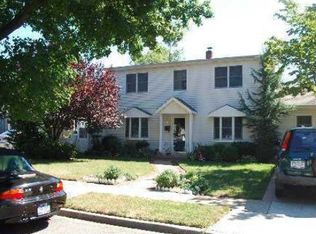 9 Pinetree Ln, Levittown, NY 11756