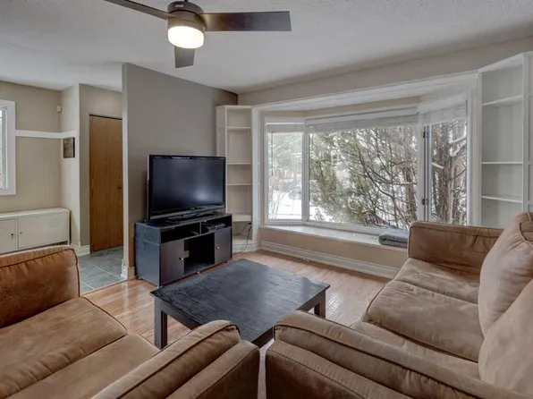 16 W Martingrove Mews NE, Calgary, AB T3J 2S9