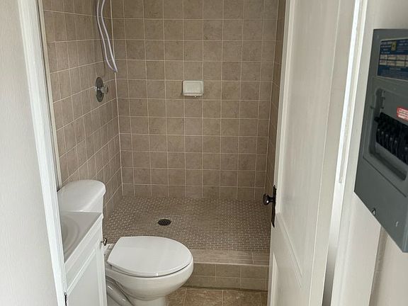 2nd image of 1009 Russell St