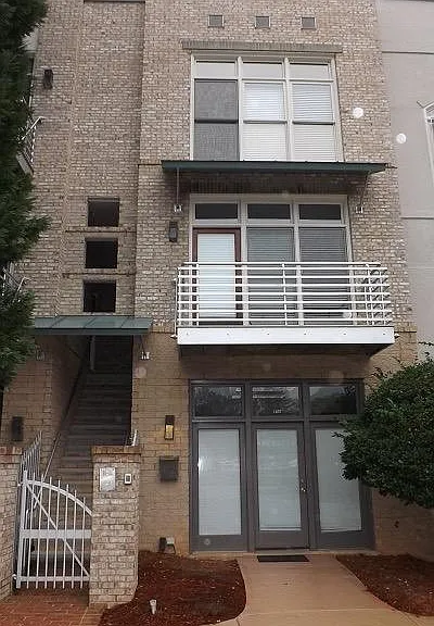 1257 Apple Valley Rd NE — Photo 1