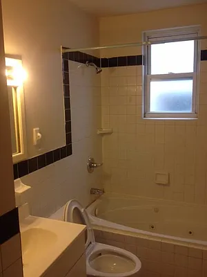 Rented by NYLA Realty | media 10