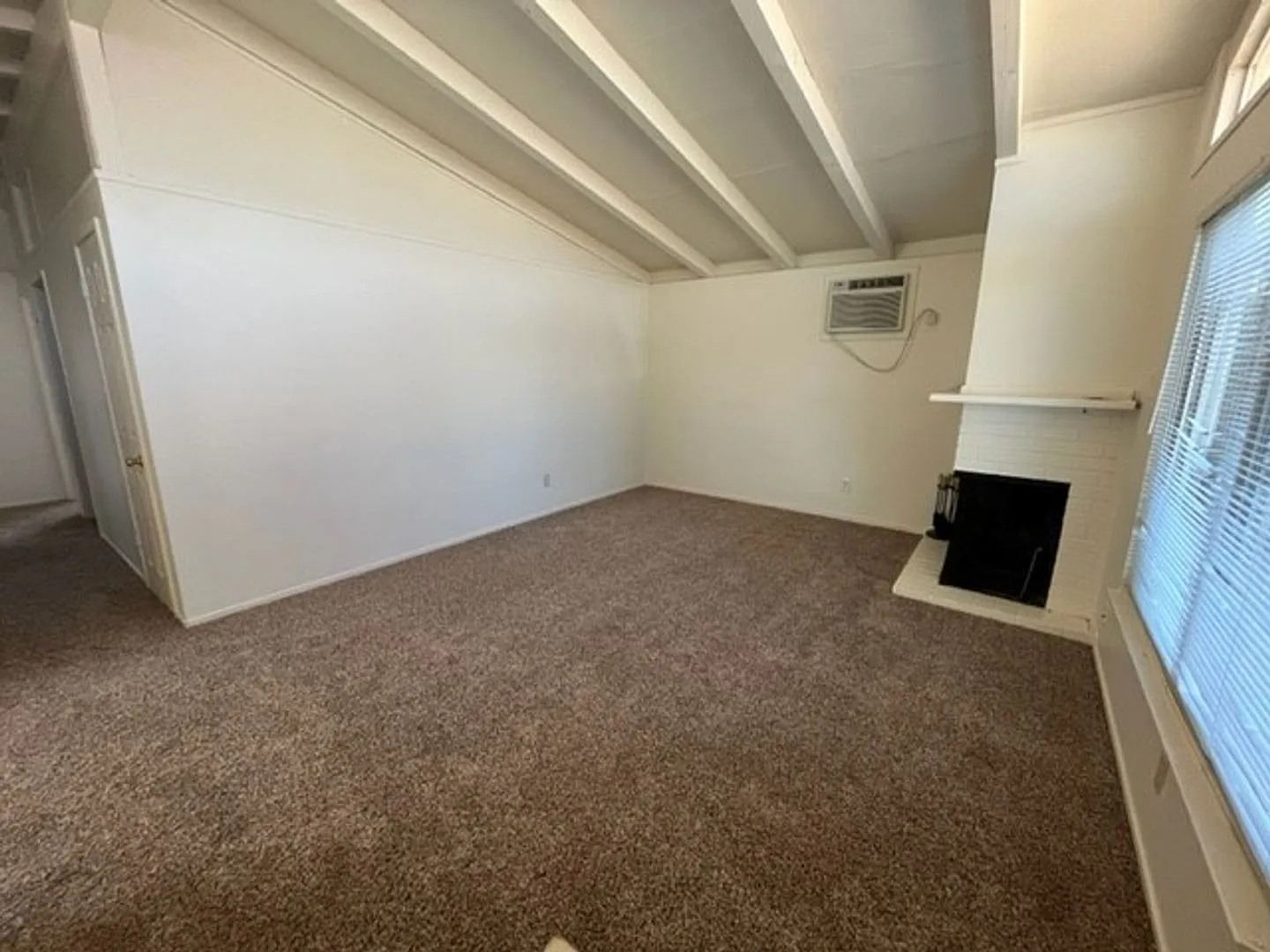 3 bedroom 1 bath home in North Highlands — Photo 2