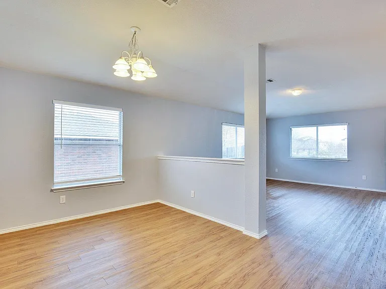 1002 Remington Dr — Photo 2