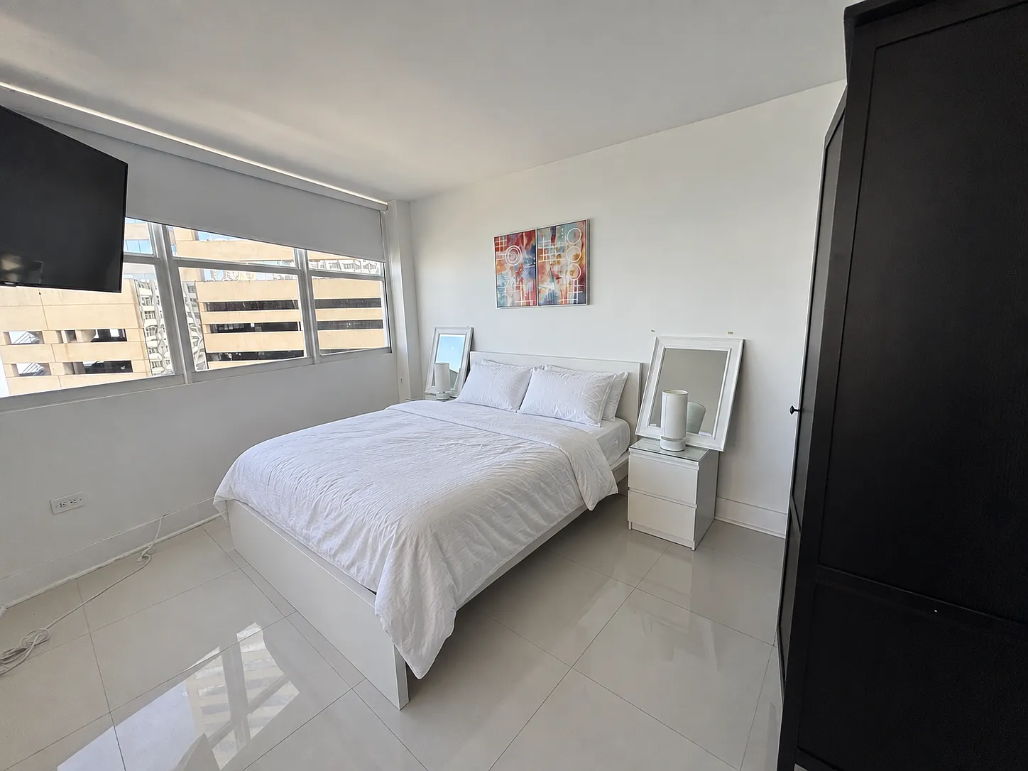 2 bed, 990 sqft, $3,400 — Photo 2