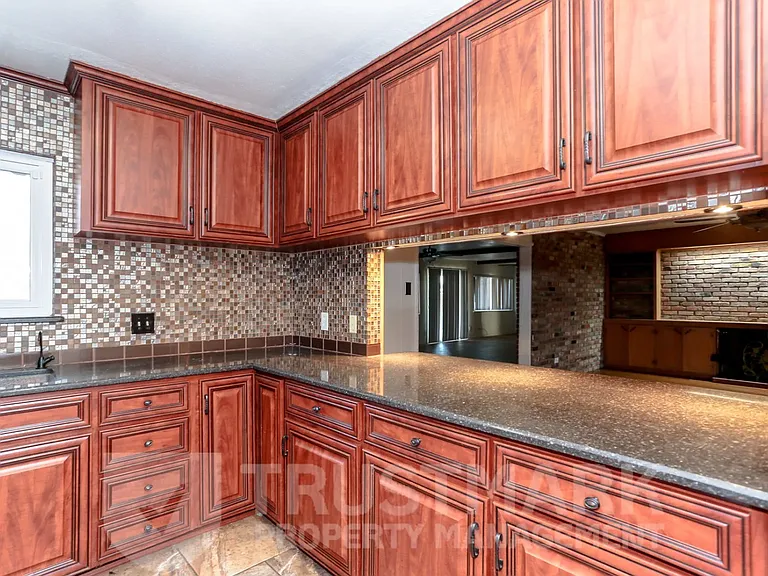 101 Highland Oaks Dr — Photo 12