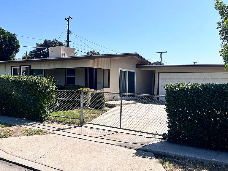 703 E Linfield St — Photo 1