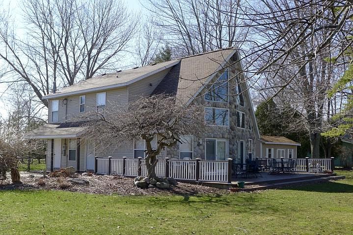 1st image of 2461 Lorraine Dr