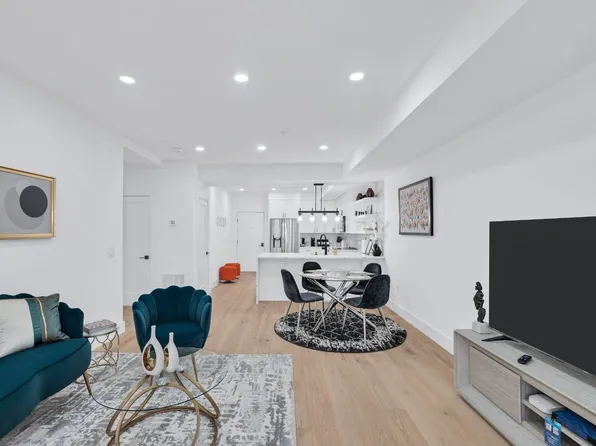 927 Kennedy St NW #404, Washington, DC 20011