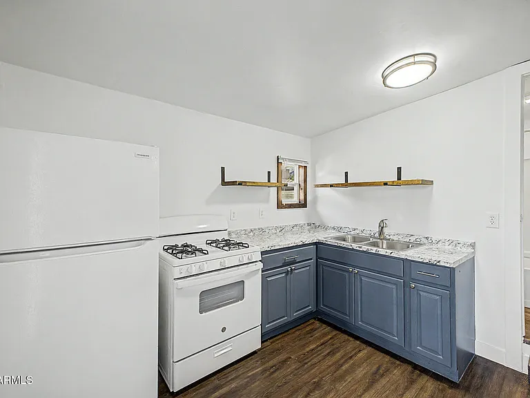 317 N Elm St — Photo 30