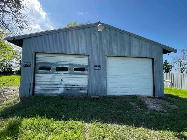 1001 8th St, Honey Grove, TX 75446