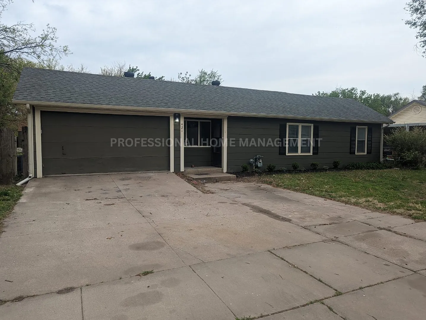 Coming Soon! West side home with 3 Beds/1.5 Baths & 2 car garage! — Photo 1
