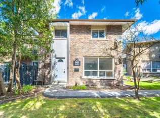 961 Francis Rd #4, Burlington, ON L7T 3Z1