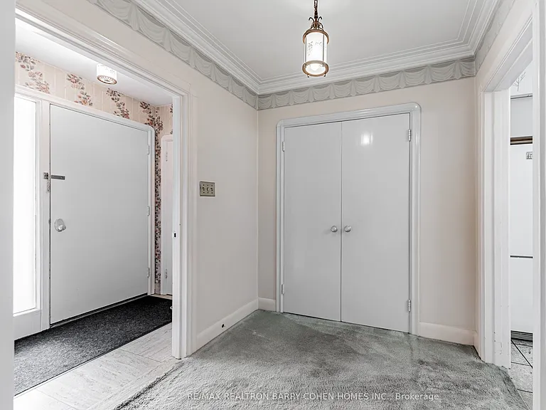 200 Cortleigh Blvd — Photo 3