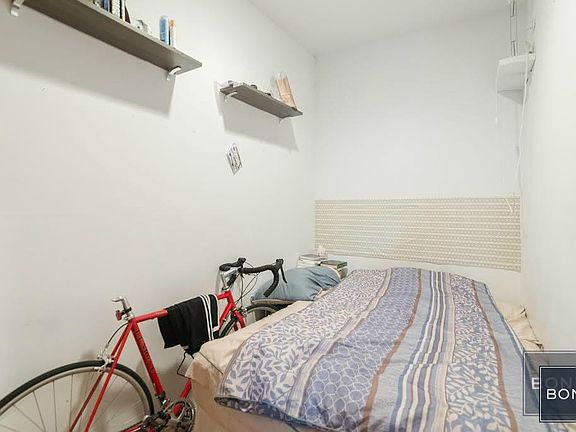 4th image of 520 E 6th St APT 07