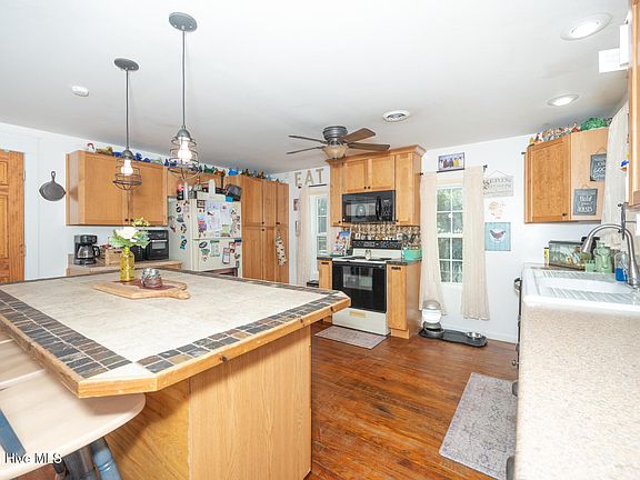 5th image of 131 Grandy Road