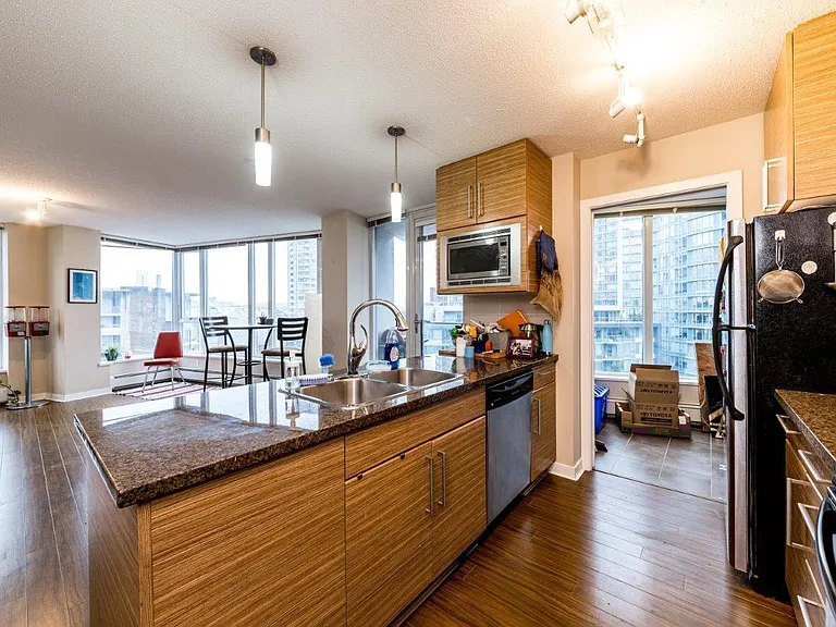 188 Keefer Pl #1006 — Photo 9