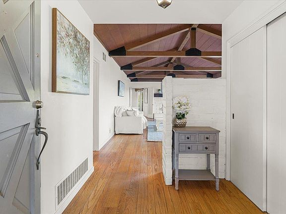 5th image of 393 Covington Rd