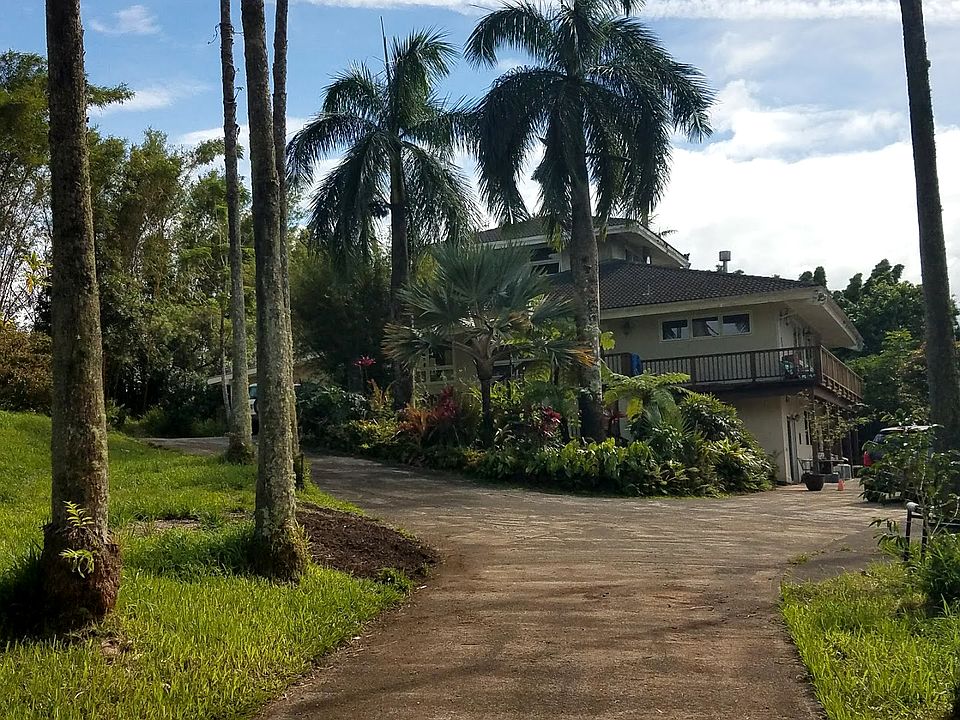 Gated front entryway