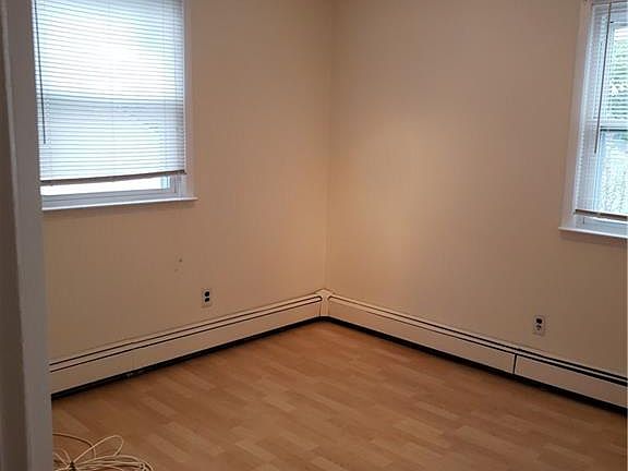 4th image of 263 Hyatt Ave