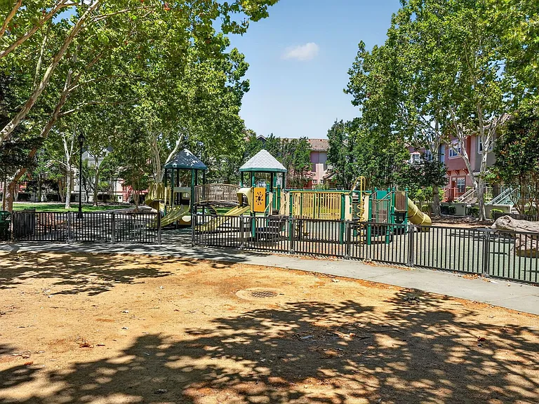 385 Race St — Photo 20