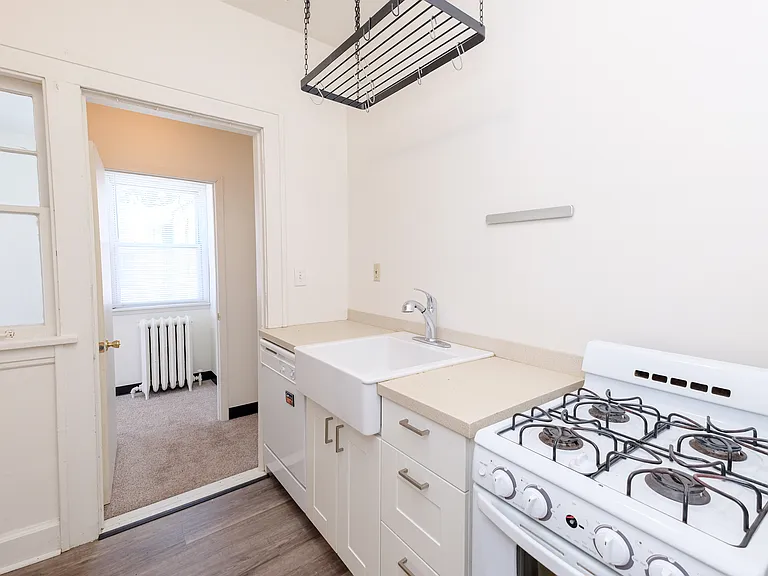 Snelling Villas — Photo 16