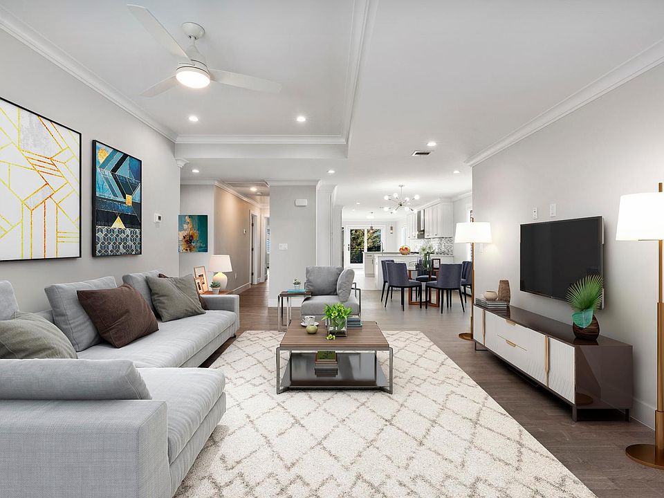 Bright and spacious Living room with modern crown molding