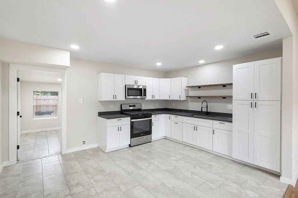 4 bed, 1630 sqft, $1,950 — Photo 4