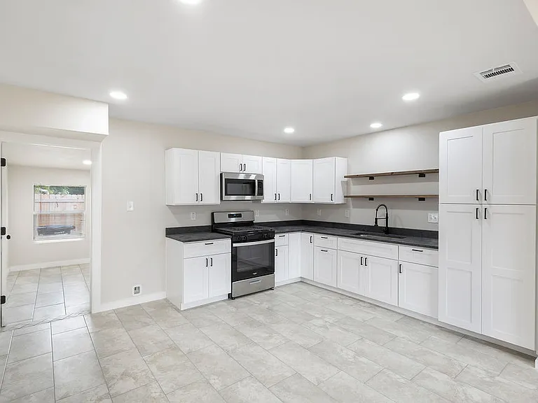 306 Westmoreland Dr — Photo 4