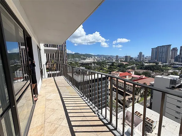 225 Queen St APT 19F, Honolulu, HI 96813