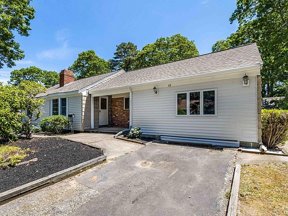 3rd image of 32 Davis Road