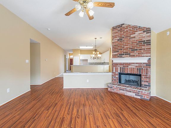 2nd image of 2424 Cimmaron Dr