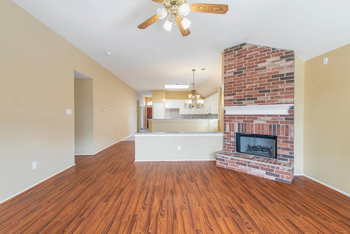 Building Photo - 2424 Cimmaron Dr