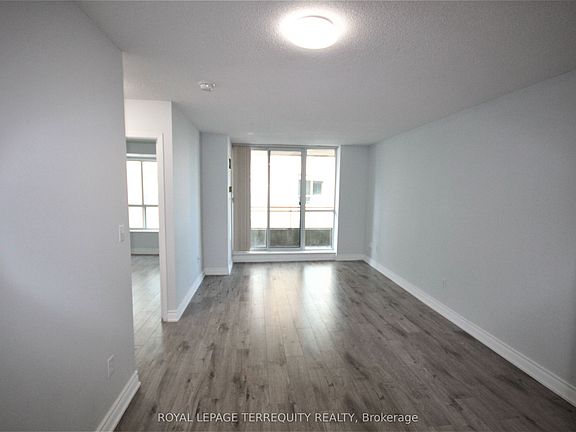 3rd image of 39 Pemberton Ave #1016