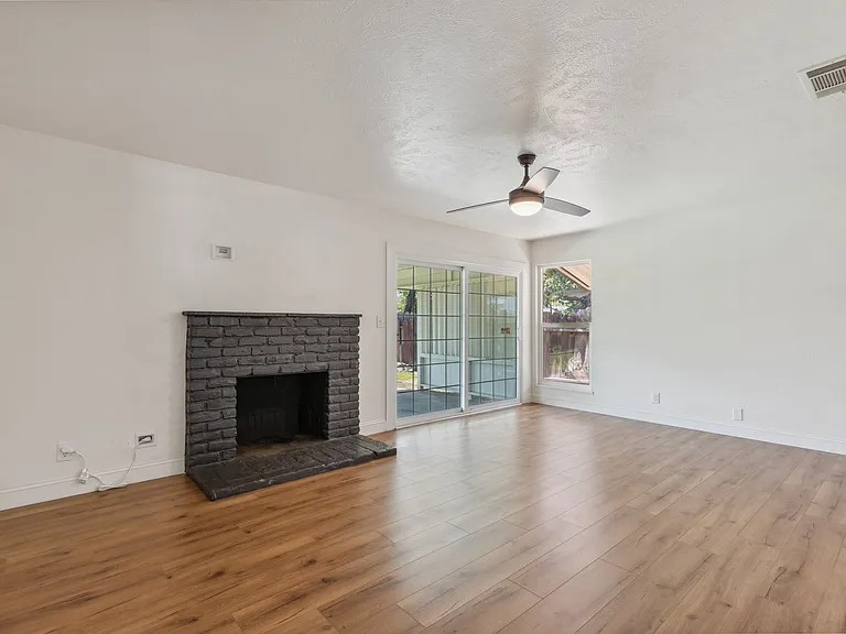 4014 E Buckingham Way — Photo 3