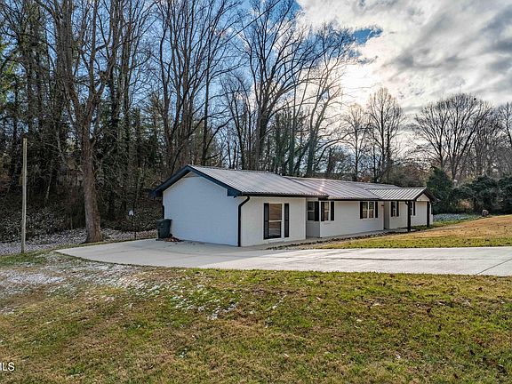 3rd image of 104 Pritchard Dr