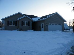 1210 Pinewood Ln, Aberdeen, SD 57401