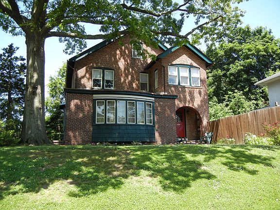 Fenced side yard