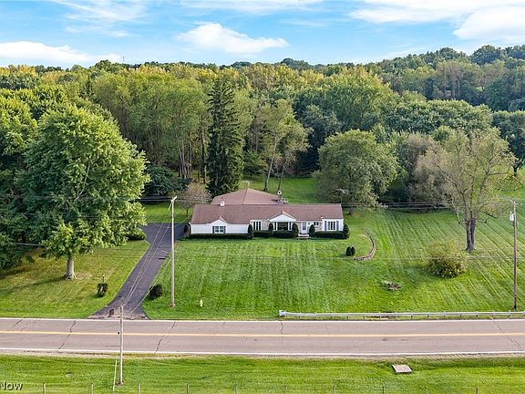 3rd image of 806 E Warner Rd