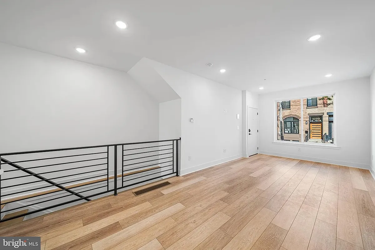 Building Photo - 1216 N 28th St #1