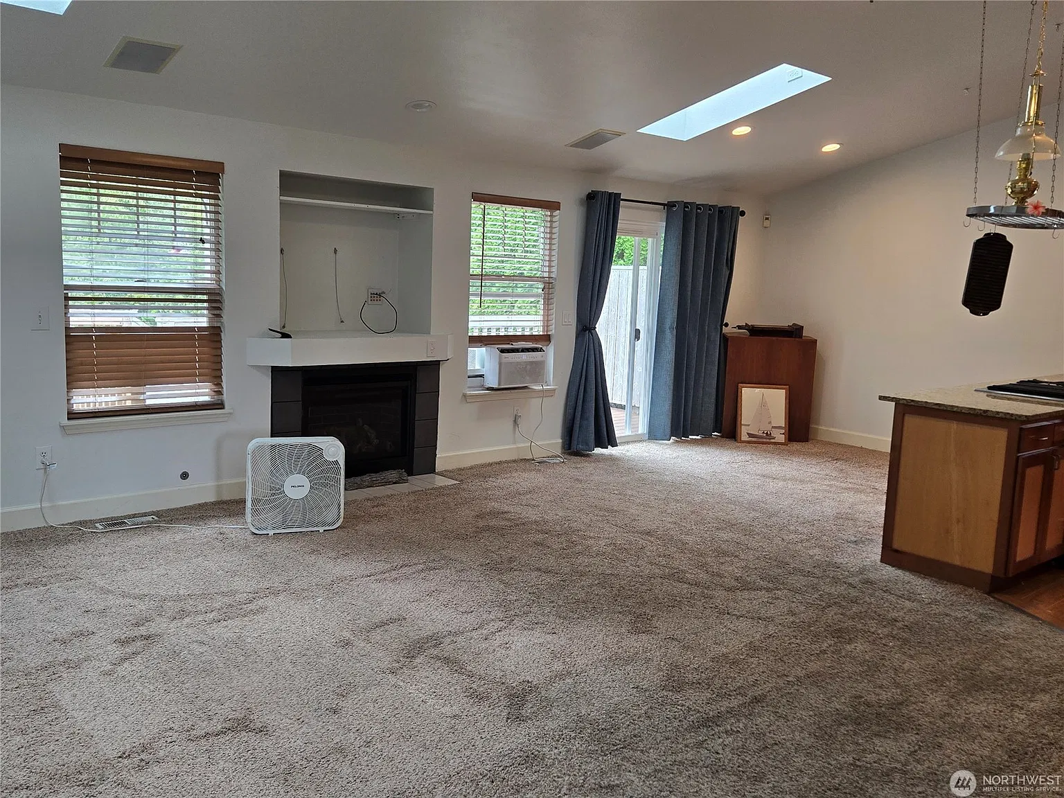 3 bed, 1376 sqft, $2,900 — Photo 4